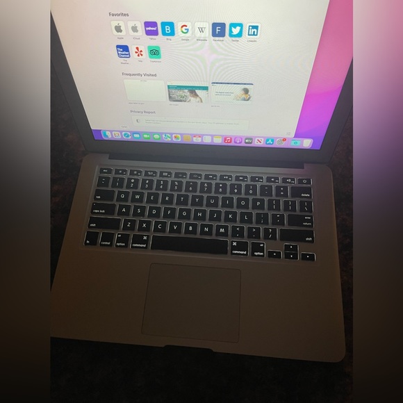 2015 MacBook Air 13 inch 120 GB - Picture 10 of 16
